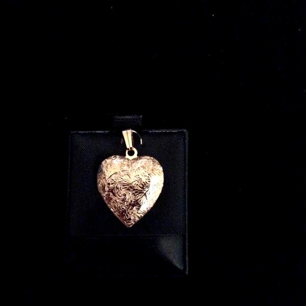 9062 <b><br />FILIGREE HEART LOCKET</b>