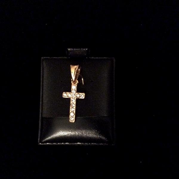 9073 <b><br />SMALL CRYSTAL CROSS</b>